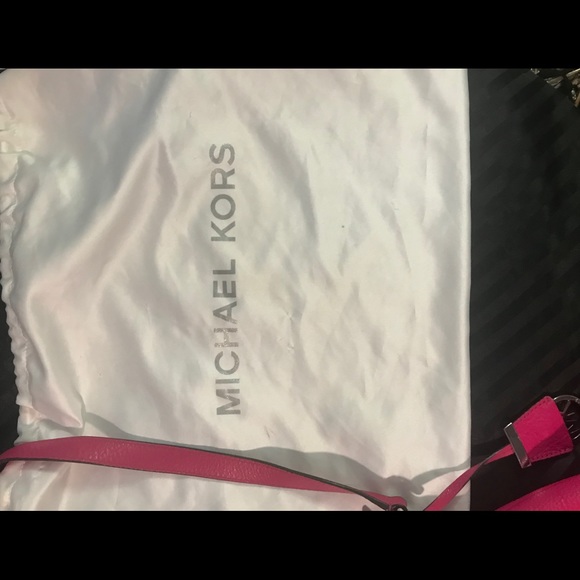 Hot pink MICHAEL KORS shoulder purse - Picture 2 of 8